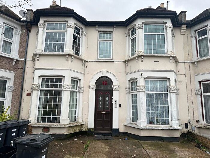 1 Bedroom Flat To Rent In Cambridge Road, Ilford, London, IG3