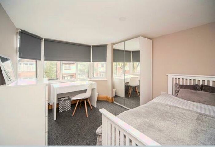 6 Bedroom Semi-Detached House To Rent In Rolleston Drive, Lenton, NG7