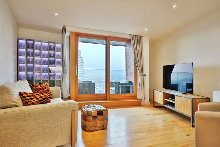 2 Bedroom Flat For Sale In Wharf Approach, Leeds, West Yorkshire, LS1