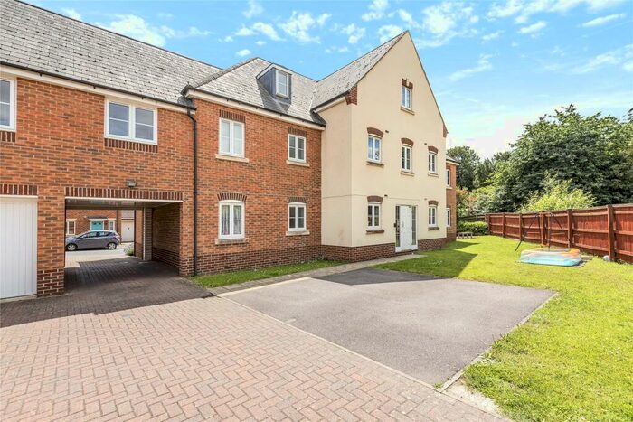 2 Bedroom Apartment To Rent In Gloucester Avenue, Shinfield, Berkshire, RG2