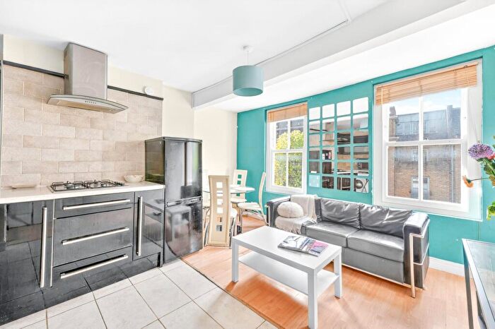 3 Bedroom Flat To Rent In Essex Road, Camden Passage, N1