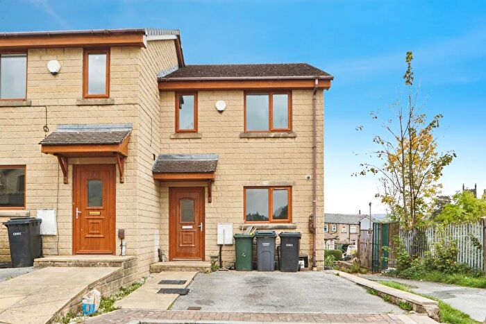 3 Bedroom End Of Terrace House For Sale In Lauren Drive, Keighley, BD22