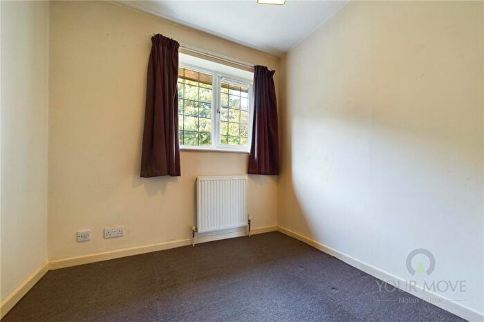 3 Bedroom Semi-Detached House For Sale In Yeoman Meadow, Northampton, Northamptonshire, NN4