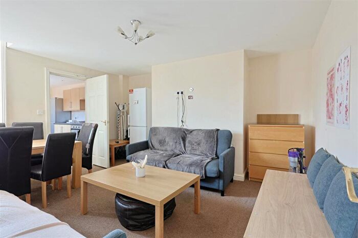 6 Bedroom Maisonette To Rent In Stratford Grove West, Sandyford, Newcastle Upon Tyne, NE6