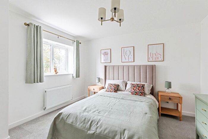 3 Bedroom Semi-Detached House For Sale In Brick Kiln Road, Raunds, Wellingborough, NN9