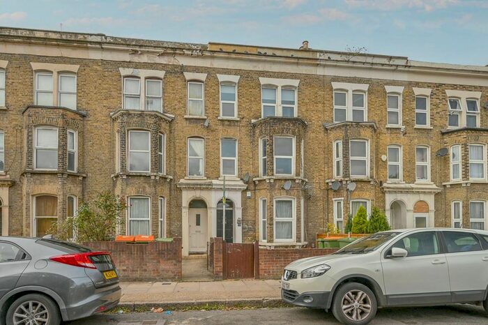 3 Bedroom Maisonette To Rent In Carnarvon Road, Stratford, London, E15