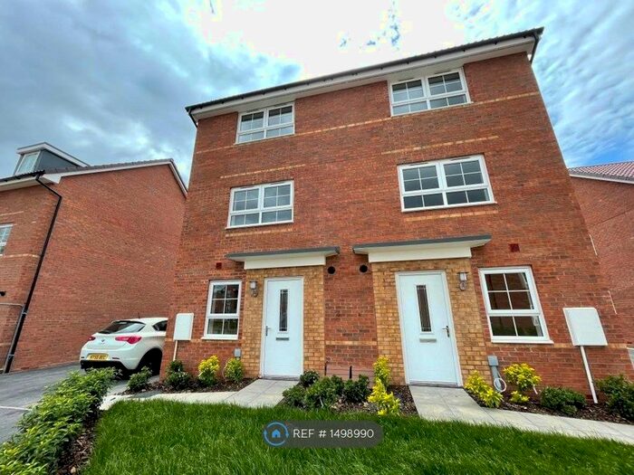 4 Bedroom Semi-Detached House To Rent In Fieldfare Way, Coventry, CV4