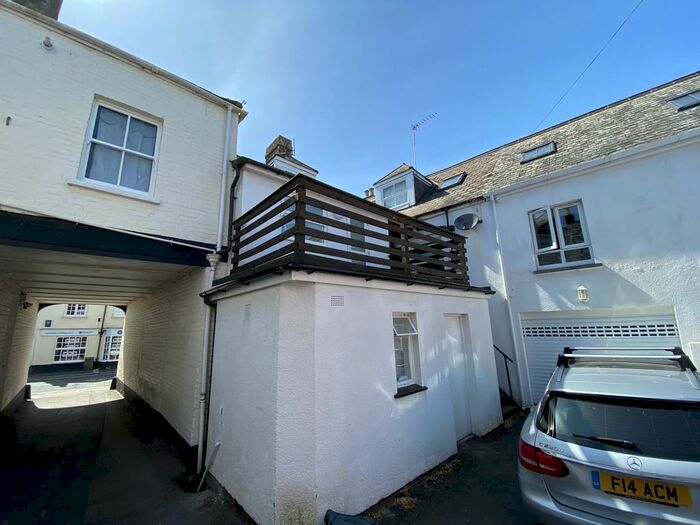 2 Bedroom Apartment To Rent In Fore Street, Topsham, EX3