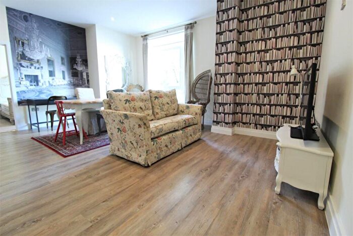 2 Bedroom Apartment To Rent In Clarendon Avenue, Leamington Spa, CV32