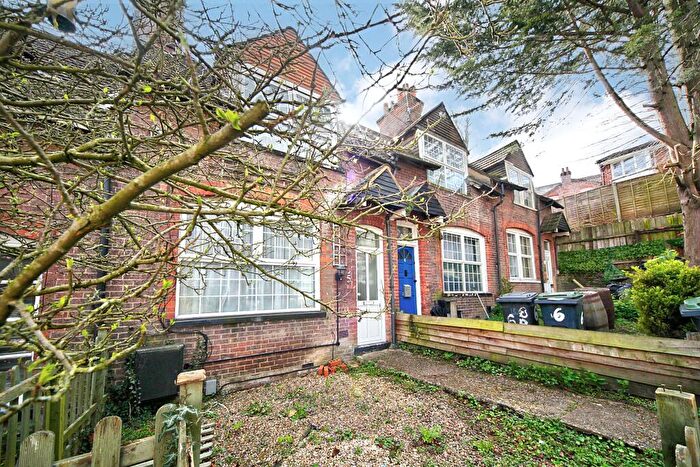 3 Bedroom Terraced House For Sale In Blyth Place, Luton, LU1