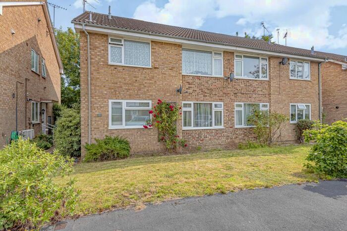 2 Bedroom Flat To Rent In Blackmoor Wood, Ascot, SL5