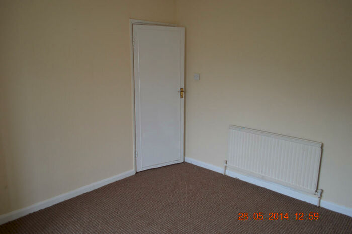 2 Bedroom Flat To Rent In Connaught Road, Ilford, Essex, IG1