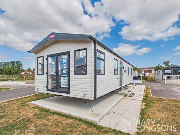 2 Bedroom Park Home For Sale In Alberta Holiday Park, CT5