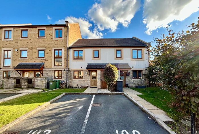 3 Bedroom Terraced House For Sale In Greenlea Court, Huddersfield, HD5