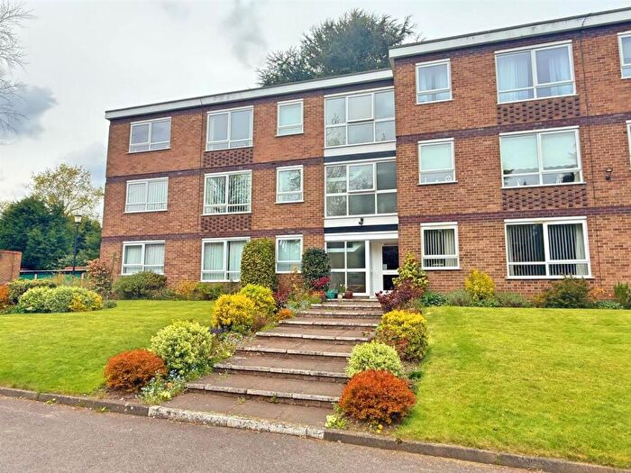 2 Bedroom Flat For Sale In Four Oaks Road, Four Oaks, Sutton Coldfield, B74