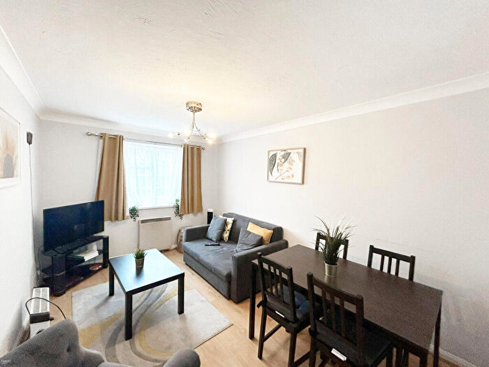 1 Bedroom Apartment To Rent In Eagle Drive, London, NW9