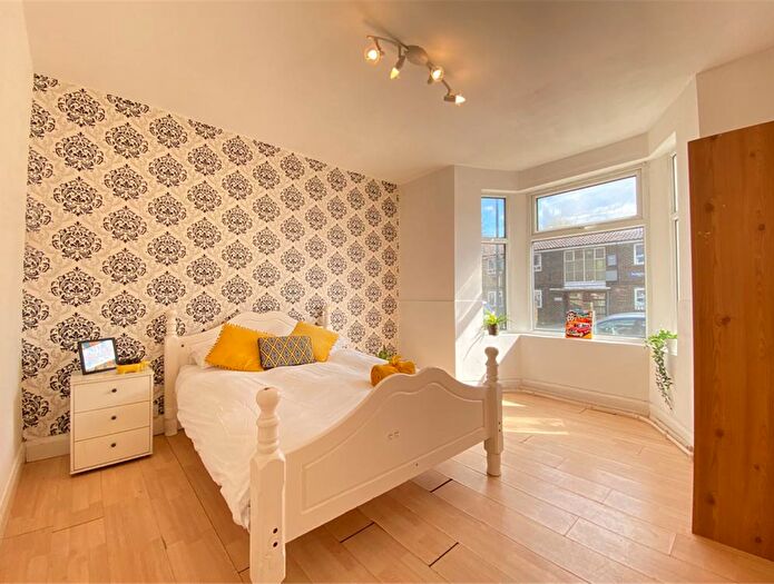 5 Bedroom Flat To Rent In Embleton Road, London, SE13