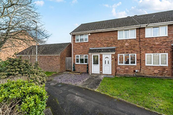 2 Bedroom End Of Terrace House For Sale In Leslie Close, Freshbrook, Swindon, SN5