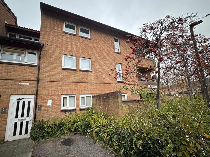 1 Bedroom Flat To Rent In Kirkstall Place, Oldbrook, MK6