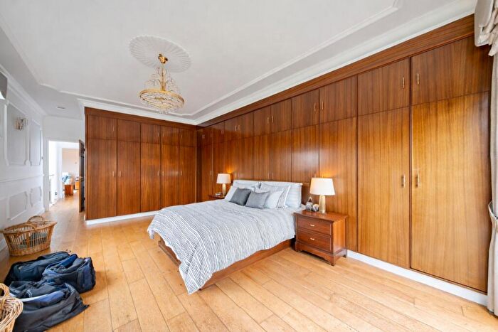 4 Bedroom Bungalow For Sale In Heath Drive, Romford, RM2