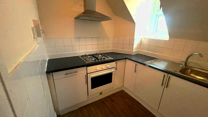2 Bedroom Flat To Rent In Wood Lane, Dagenham, RM8