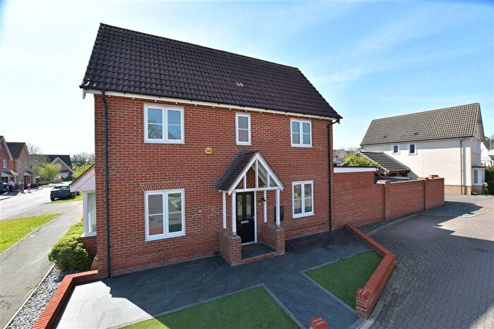 3 Bedroom Semi-Detached House For Sale In Maple Lane, Wickford, Essex, SS11