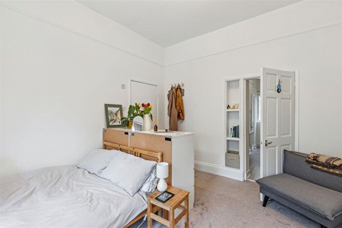 Studio To Rent In Upham Park Road, Chiswick, London, W4
