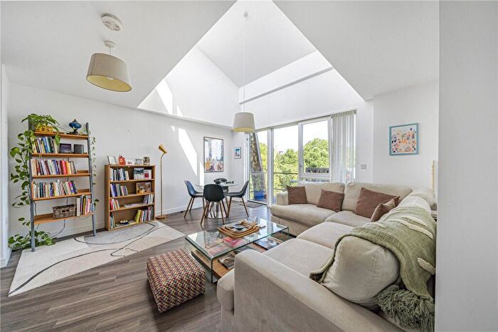 2 Bedroom Apartment For Sale In Blondin Way, London, SE16