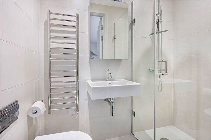 2 Bedroom Flat For Sale In York Way, London, N7