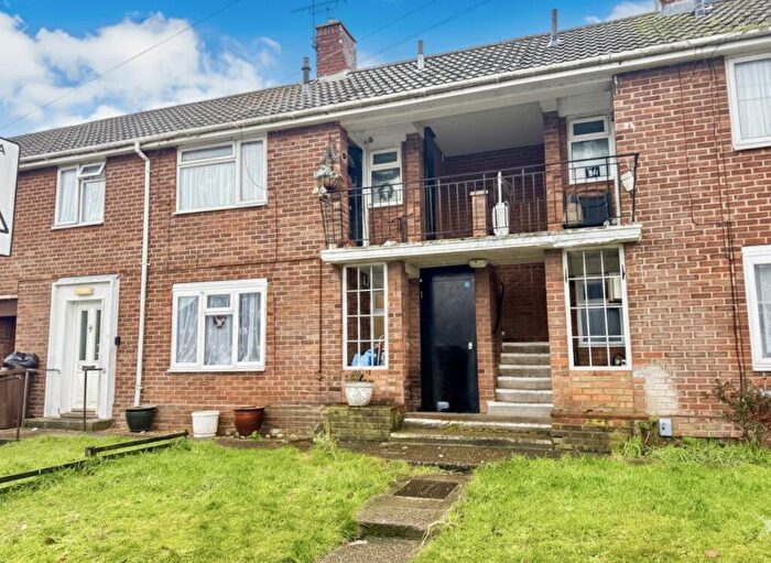 2 Bedroom Maisonette For Sale In Waltham Road, Twydall, Gillingham, ME8