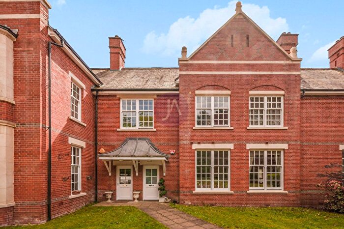 3 Bedroom Maisonette For Sale In Goldring Way, Napesbury Park, London Colney, AL2