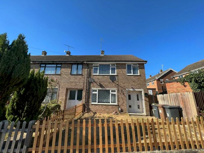 3 Bedroom End Of Terrace House To Rent In Paddock Close, Luton, LU4
