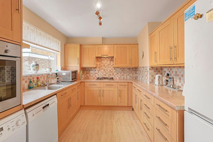 2 Bedroom Flat For Sale In Dungannon Chase, Thorpe Bay, SS1
