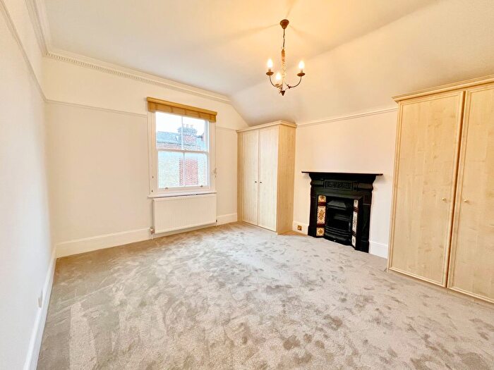 3 Bedroom Flat To Rent In Ornan Road, Belsize Park, NW3