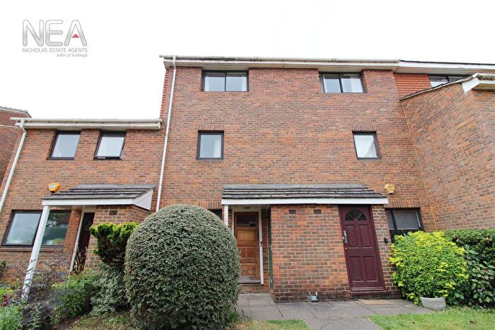 4 Bedroom Town House To Rent In Cardinal Close, Caversham, Reading, RG4