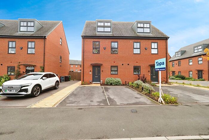 3 Bedroom Semi Detached House For Sale In Newbold Street, Nottingham, NG8