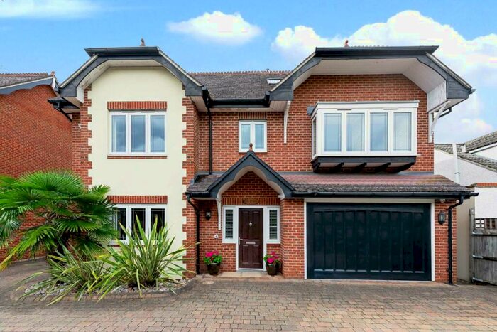 6 Bedroom House To Rent In Park Road, Barnet, EN4