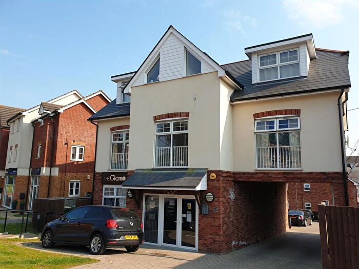 2 Bedroom Flat To Rent In Botley Road, Park Gate, Southampton, SO31