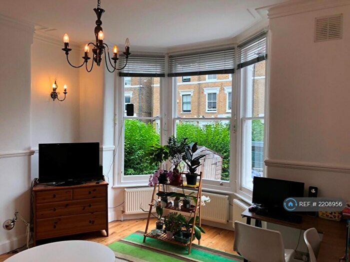 2 Bedroom Flat To Rent In Endwell Road, London, SE4