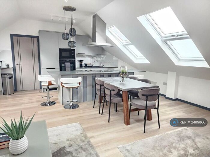 3 Bedroom Flat To Rent In Bicester Road, Kidlington, OX5