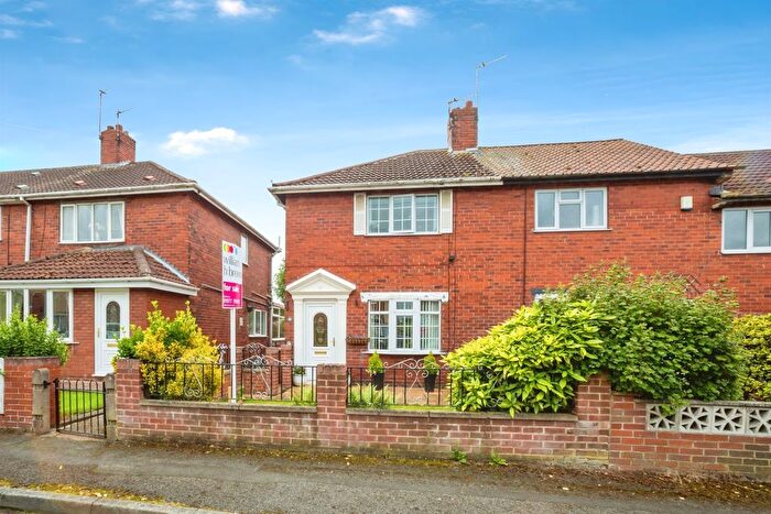 2 Bedroom Town House For Sale In Clayton Avenue, Upton, Pontefract, WF9