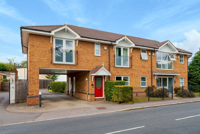 1 Bedroom Flat To Rent In Green Lane, Shepperton, TW17