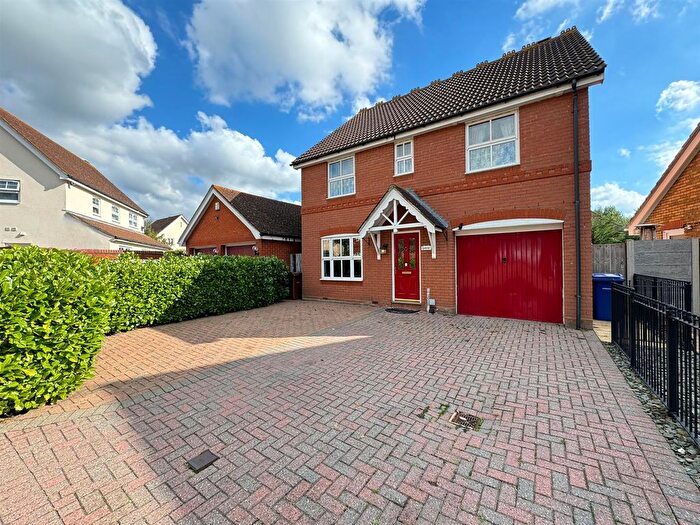 5 Bedroom Detached House For Sale In Aspen Way, South Ockendon, RM15