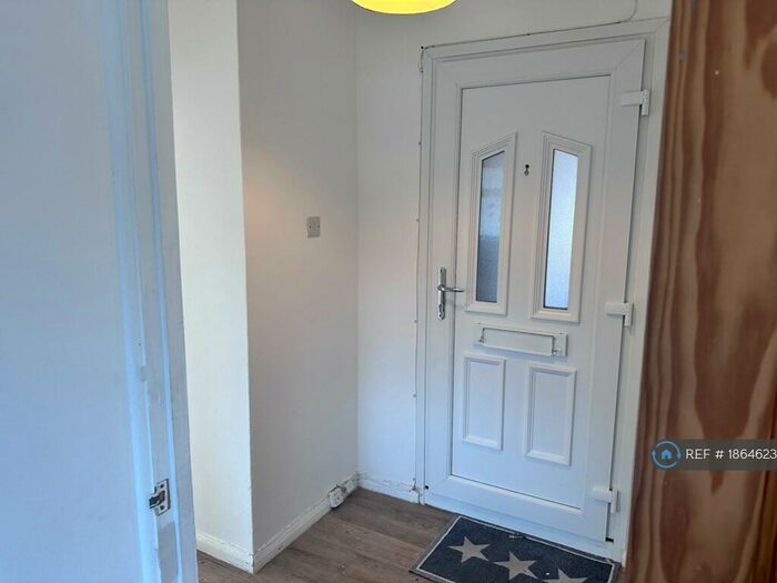 2 Bedroom Flat To Rent In Marlowes, Hemel Hempstead, HP1