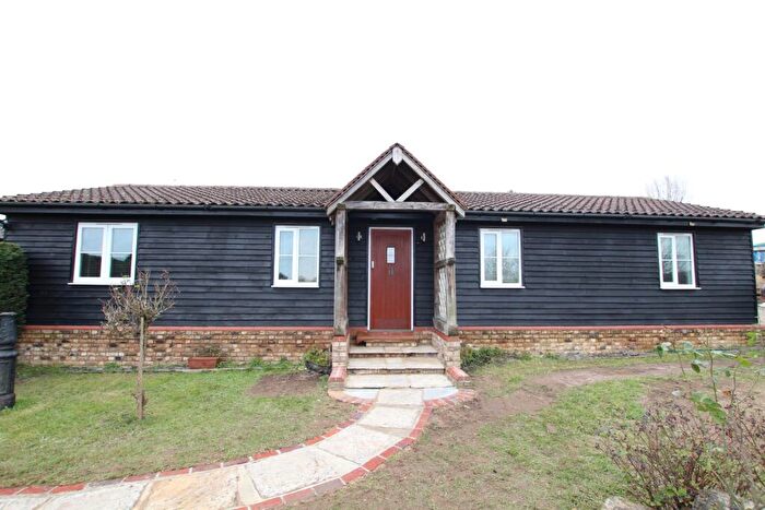 2 Bedroom Bungalow To Rent In White Stubbs Lane, Broxbourne, EN10