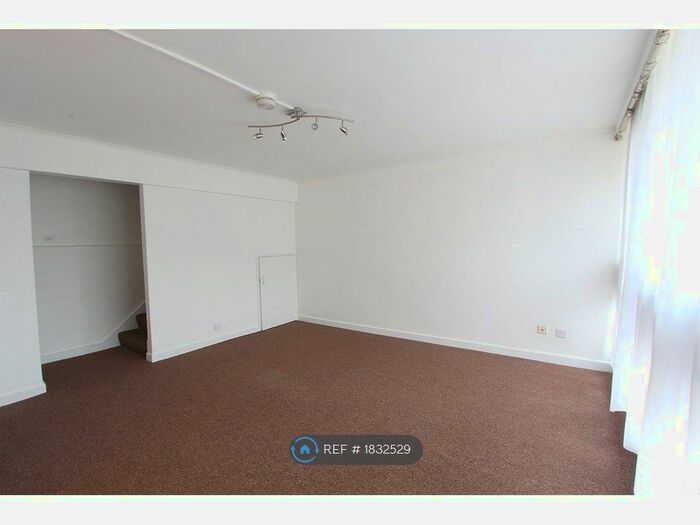 Studio To Rent In Chichester Road, Southend-On-Sea, SS1