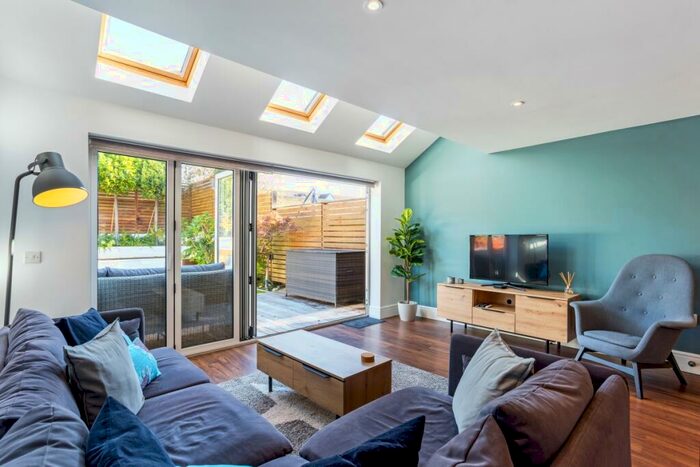 2 Bedroom Detached House To Rent In Klondyke Marlow, SL7