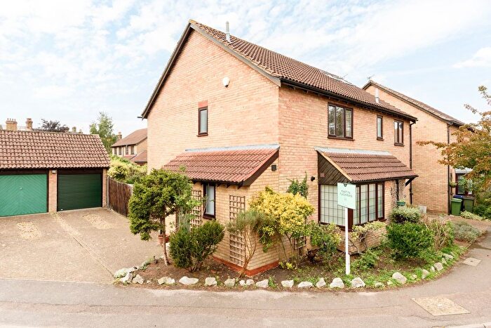 3 Bedroom Terraced House For Sale In Stonebanks, Walton-On-Thames, KT12