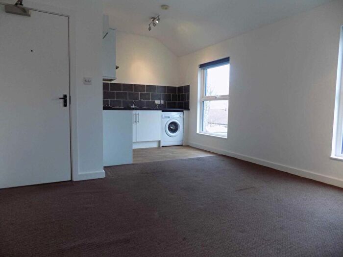 1 Bedroom Flat To Rent In Flat B, Sheffield Road, Hoyland Common, S74