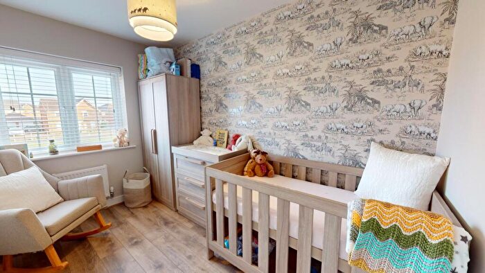 3 Bedroom Town House For Sale In Winder Close, New Rossington, Doncaster, DN11